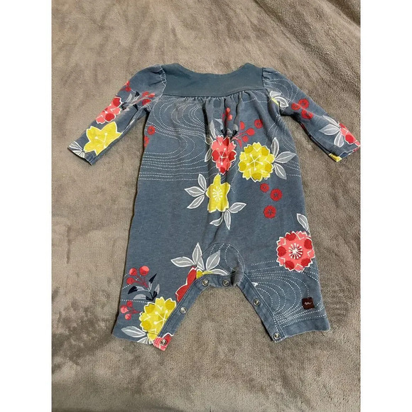Tea Baby Onesie SZ 0-3 M Floral Long Sleeve Gray Blue Snap Button‎ V-Neck - Picture 3 of 3
